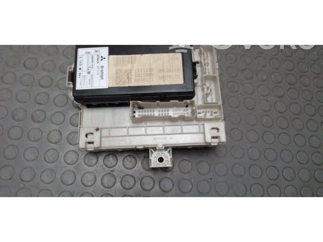 Блок предохранителей  8637A170, NICHTZUTREFFEND   Mitsubishi Colt    