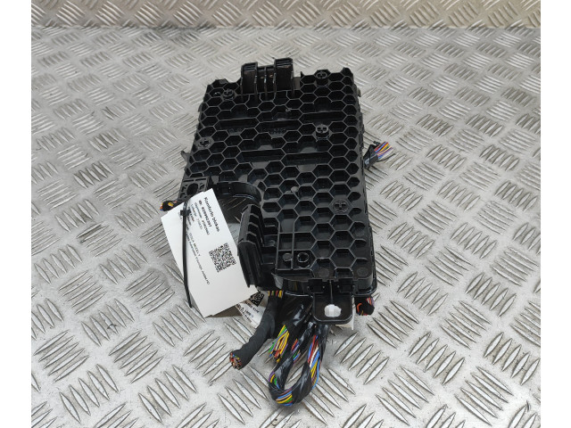 Блок комфорта 165765040A   Tesla Model Y   