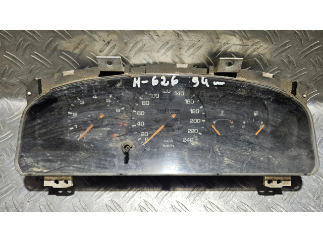 Панель приборов    Mazda 626       
