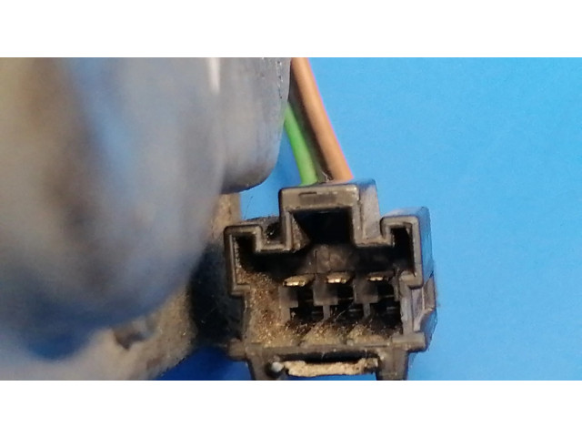 Моторчик заднего дворника 0390206817    Mitsubishi Carisma