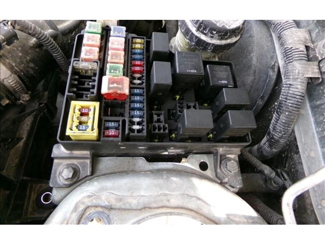 Блок предохранителей     30887162    Volvo S40 