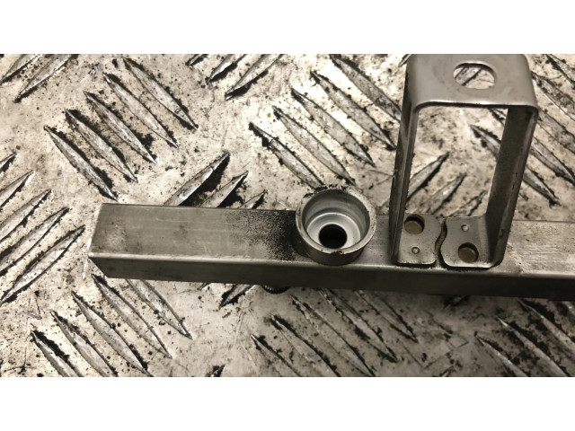 Vstřikovací lišta 1438949   BMW Z4 E85 E86  pro benzínový motor 2.5 M54 B25 (256S5) 