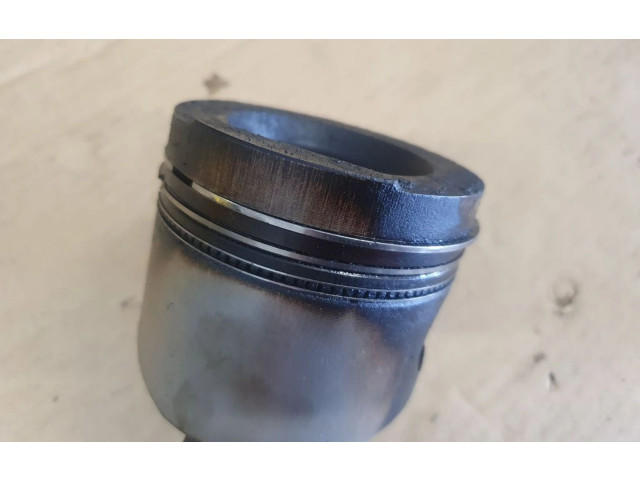 Píst 037198401A, 037107065B   Volkswagen PASSAT B3     