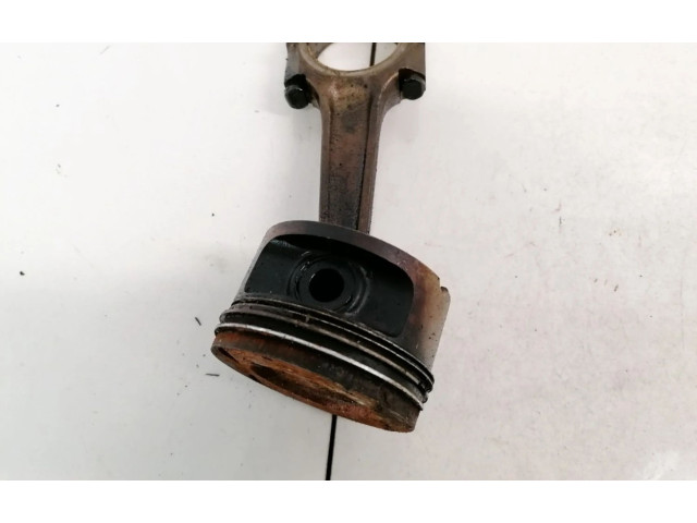 Píst    Peugeot 406     
