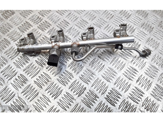 Vstřikovací lišta a2710705495   Mercedes-Benz C W204     