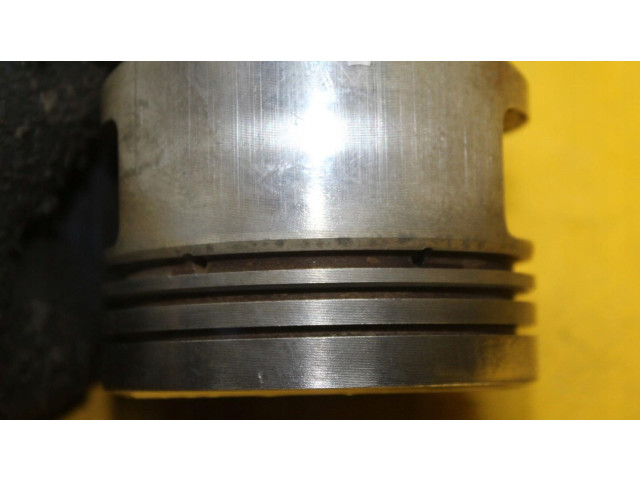 Píst 077B   Audi A6 S6 C4 4A     