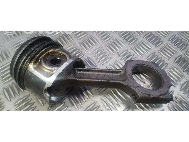 Píst    Alfa Romeo 156  pro naftový motor 1.9  