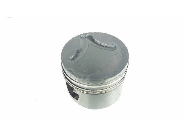 Píst 11252246629   BMW 5 E39  pro naftový motor 2.5  