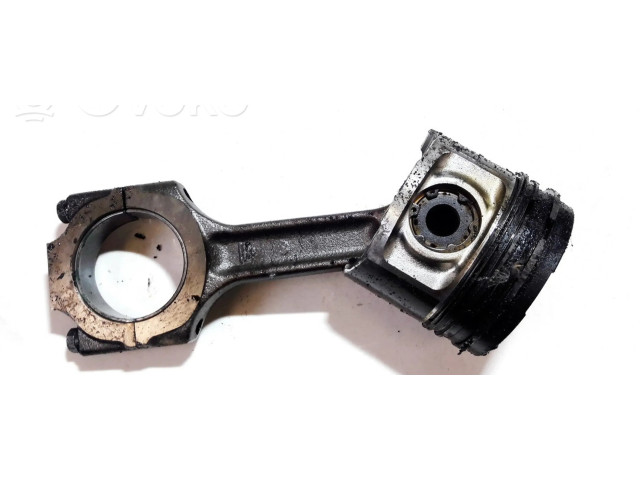 Píst    Alfa Romeo 156  pro naftový motor 2.4  