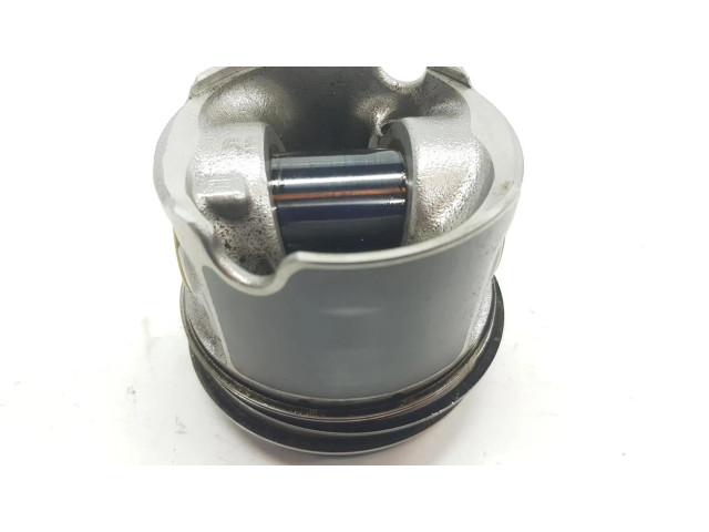 Píst 11258580515   BMW 5 F10 F11   2.0  
