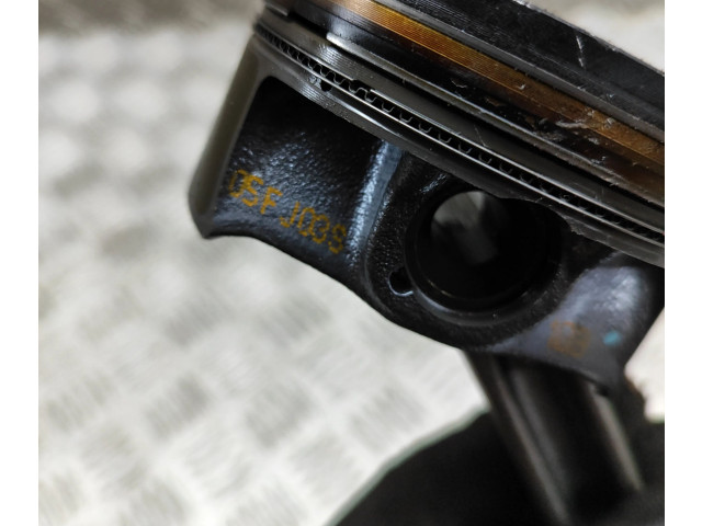 Píst 32213692, 31401957   Volvo XC40     