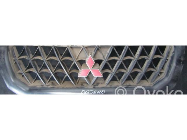 Передняя решётка Mitsubishi Pajero 2003-2006 года mr47859596      