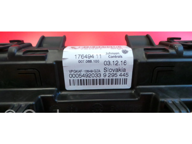 Панель приборов 17649411   BMW X1 F48 F49       