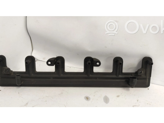 Vstřikovací lišta 1440318   BMW 3 E46  pro benzínový motor 3.0  M54B30