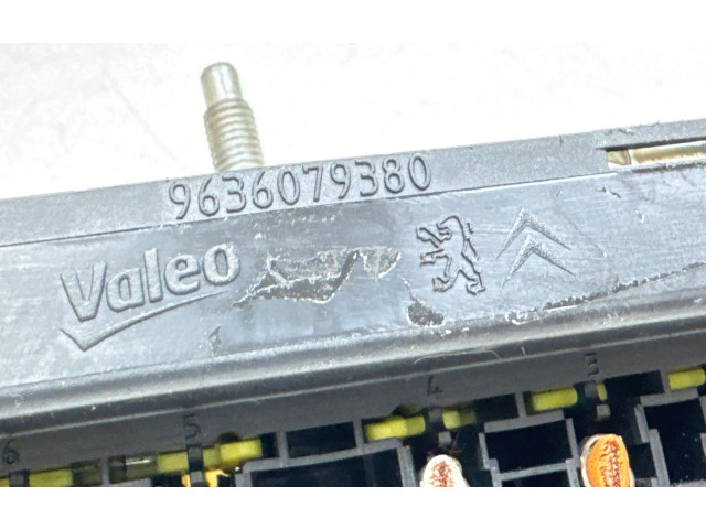   Pojistková skříňka 9636079380   Peugeot 3008  2012