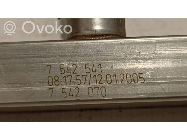 Топливная рампа 7542541   BMW 5 E60 E61 2.5 