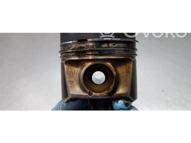Píst 04L107065AM001, 03L105401A   Skoda Octavia Mk3 (5E)    DDY 