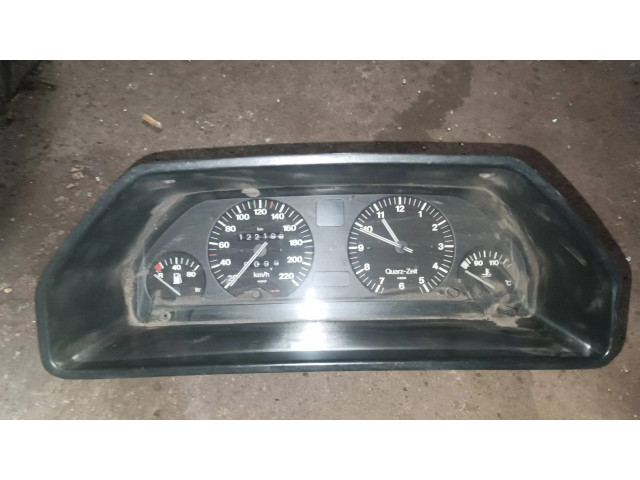 Панель приборов 81117465   Audi 100 200 5000 C3       