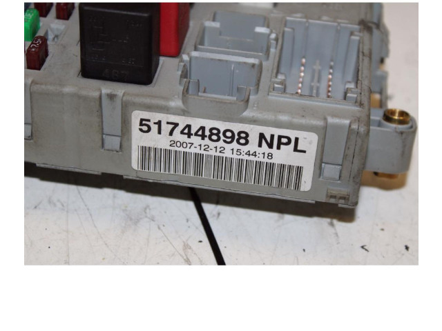 Блок предохранителей 51744898   Fiat Punto (188)    