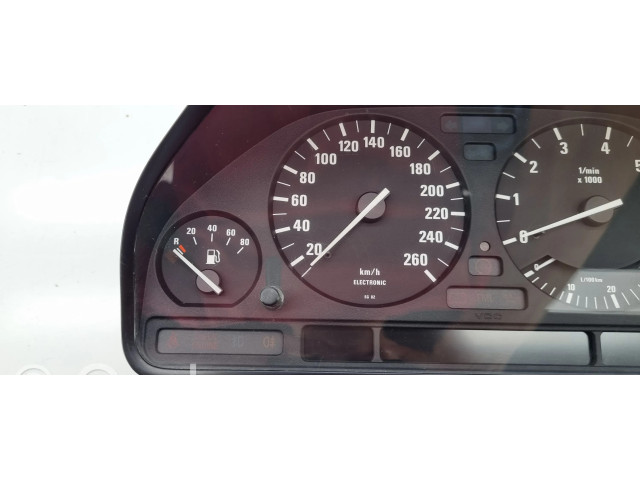 Přístrojová deska  BMW 5 E34 1990 83515809, 8351580  