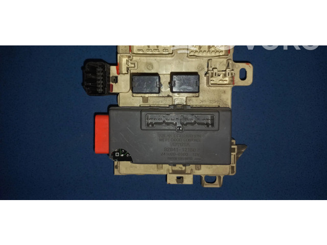 Zpětné zrcátko  Toyota Corolla E110 2001  8264112150  