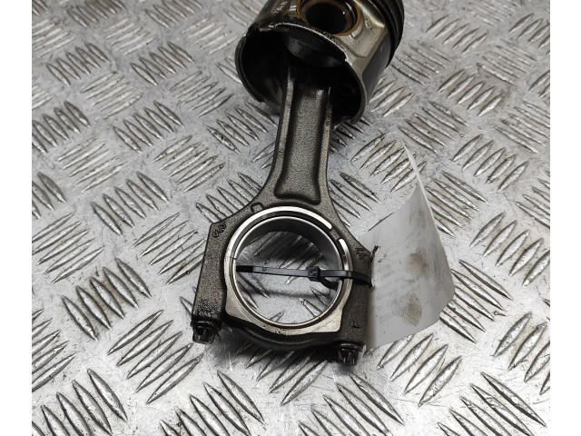  Поршень B47 D20 A 8519401, 8473777  BMW 4 F32 F33  