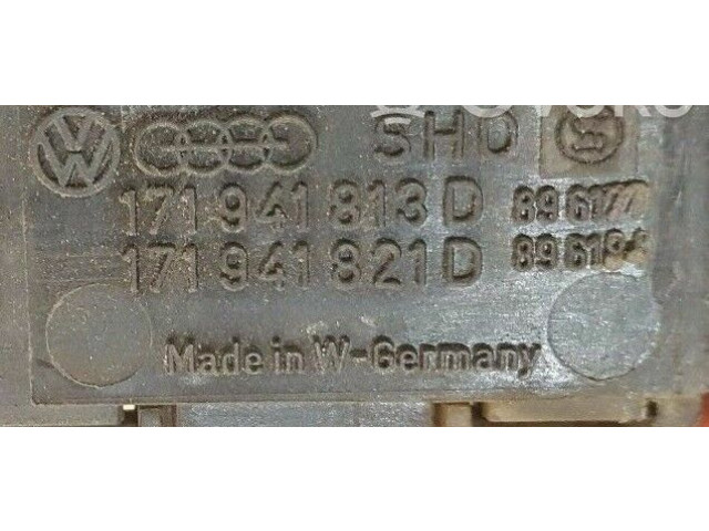   Pojistková skříňka 171941813D, 171941821D   Volkswagen Golf  1982