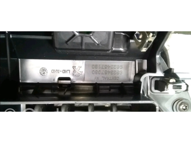 Блок управления климат-контролем    Peugeot 2008 II
