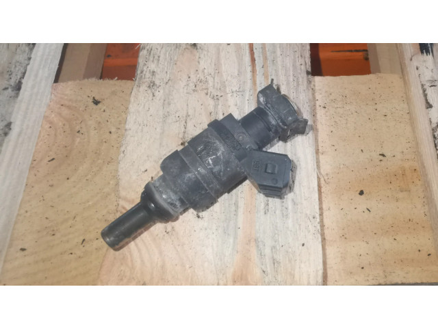 Vstřikovač 1427240   BMW 5 E39  pro benzínový motor 2.0  