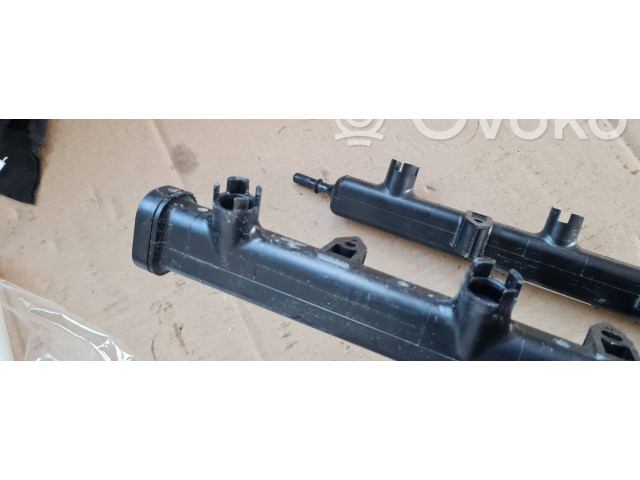Vstřikovací lišta 05281429AA   Chrysler Pacifica    36RUAE 