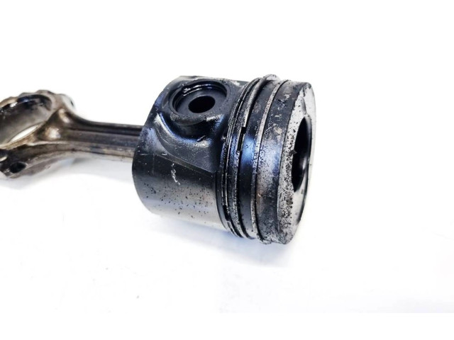  Поршень с шатуном    Audi A4 S4 B5 8D  