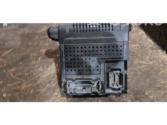 Řídící jednotka 30682981   Volvo S80 2004