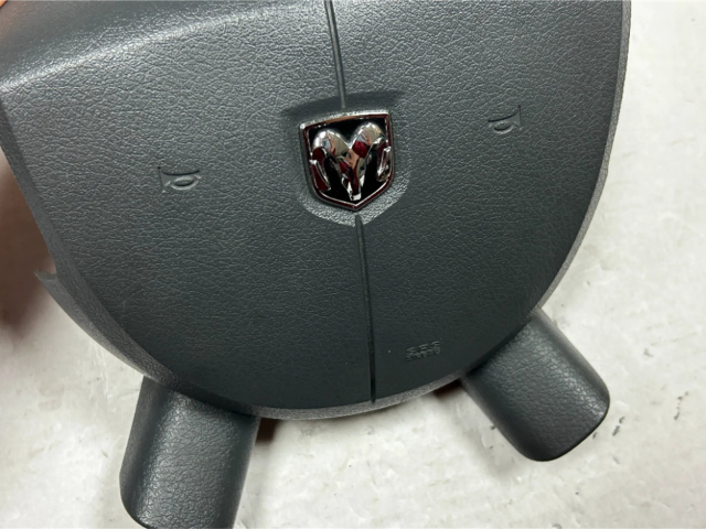 Подушка безопасности водителя PC8XZP811AA   Dodge RAM