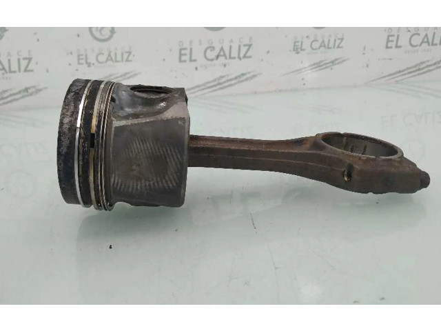  Поршень с шатуном    Volkswagen PASSAT B5.5  