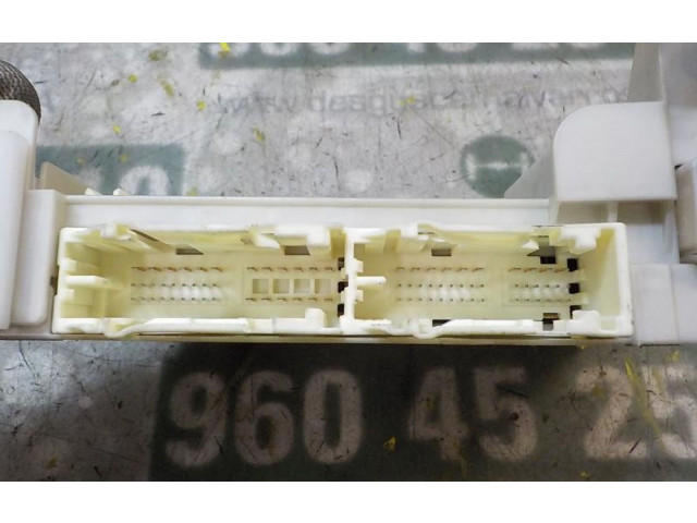Pojistková skříňka Řídící jednotka BSM 8273052F80, 8273052F80   Toyota Yaris 2013