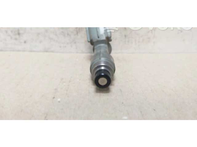 Vstřikovač 232500Q030, 232500Q030   Toyota Yaris    1KR-FE 