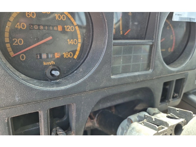 Přístrojová deska  Mitsubishi Pajero 1990   