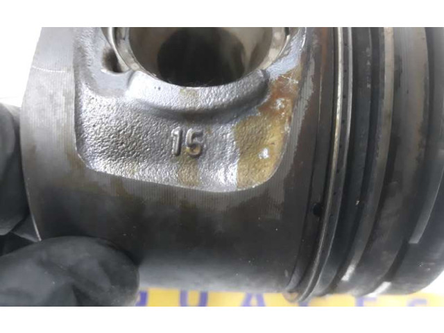 Píst 11257803033, 0840BB   BMW 7 E65 E66  pro naftový motor 2.0  