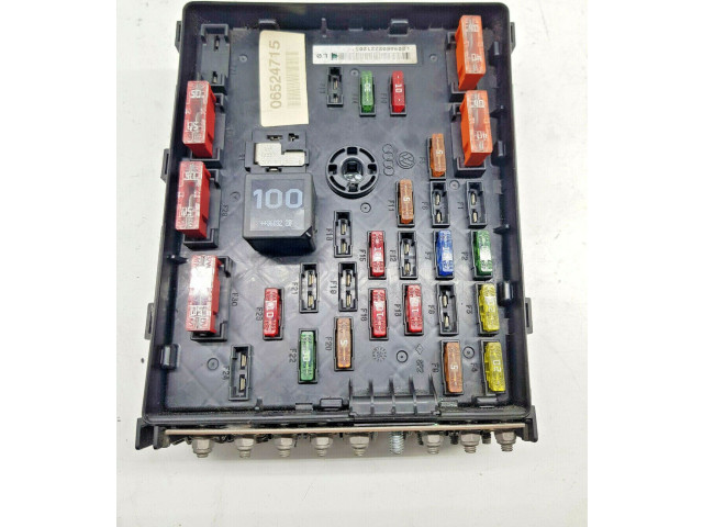 Блок предохранителей  3C09712490, nr3713   Volkswagen PASSAT B6    