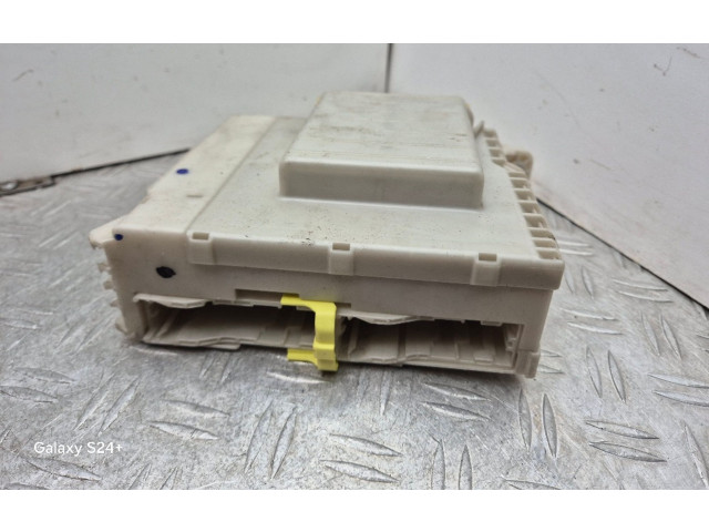 Блок предохранителей 8273030B61, 703290009   Lexus GS 300 350 430 450H    