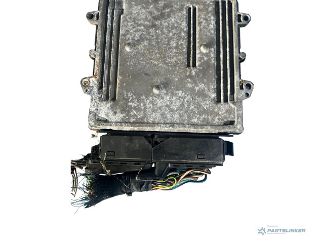 Блок управления двигателем ECU    8200762597   Smart ForFour I