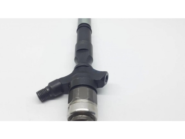 Vstřikovač 2367030140, 08J11992   Toyota Land Cruiser (J120)  pro naftový motor 3.0  