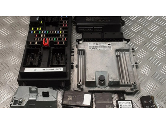 Řídící jednotka HX7312C520FFB, 0281033584   Land Rover Evoque I 2016