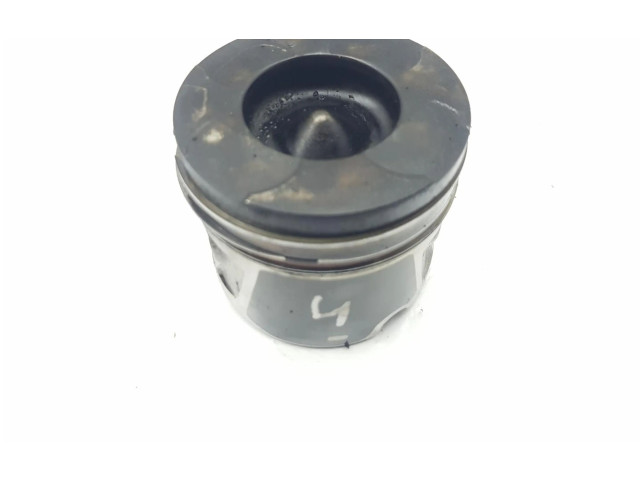 Píst 1211162MA0001, 12111-62MA0-001   Suzuki SX4 S-Cross  pro naftový motor 1.6  