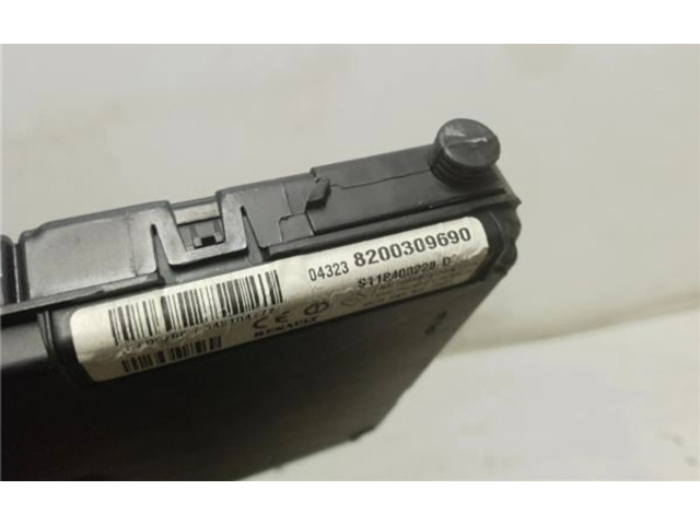   Pojistková skříňka 8200309690, 8200309690   Renault Scenic II -  Grand scenic II 2004