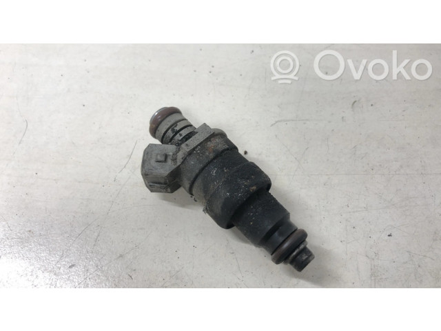 Vstřikovač 9179379   Volvo S40, V40  pro benzínový motor 2.0  