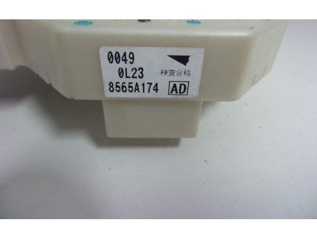 Блок предохранителей  00490L23, 00490L23   Mitsubishi Colt    