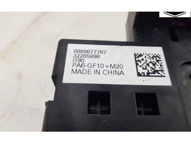   Pojistková skříňka 32265898, 32265898   Volvo XC40 2022