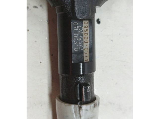 Форсунка 095000-0571, D4D    Toyota RAV 4 (XA20)   