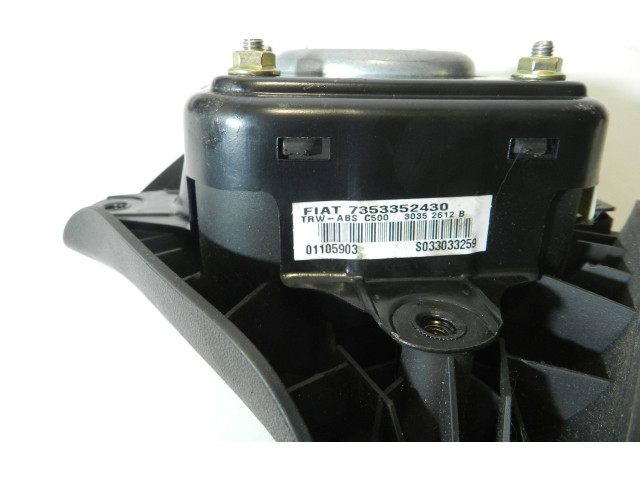 Руль Fiat Punto (188)  1999 - 2010 года 7353352430      